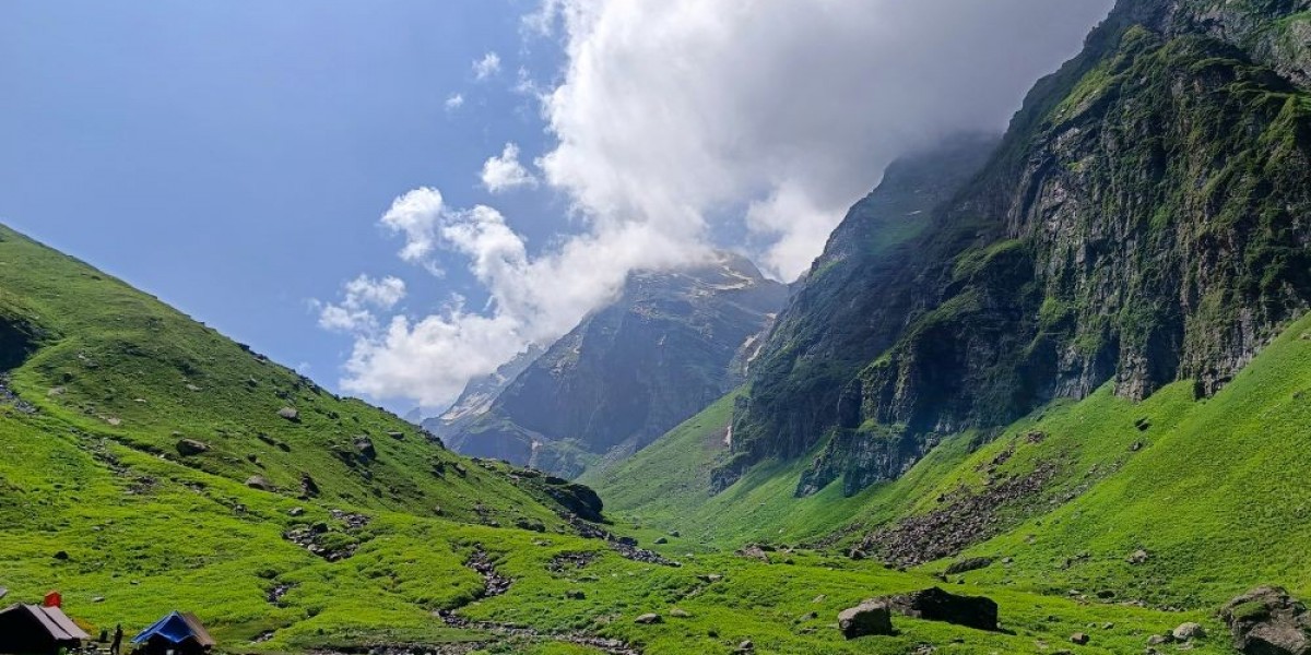 Exploring the Beauty of Hampta Pass Trek: A Visual Journey