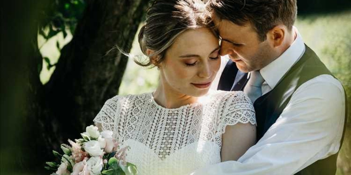 Destination Weddings in Amiens: Why You Need a Local Photographer